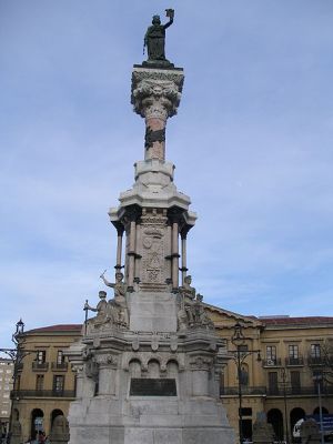 Monumento lungo il Paseo de Sarasate